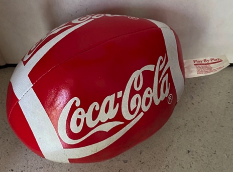 9744-1 € 4,00 coca cola rugby bal middel.jpeg
